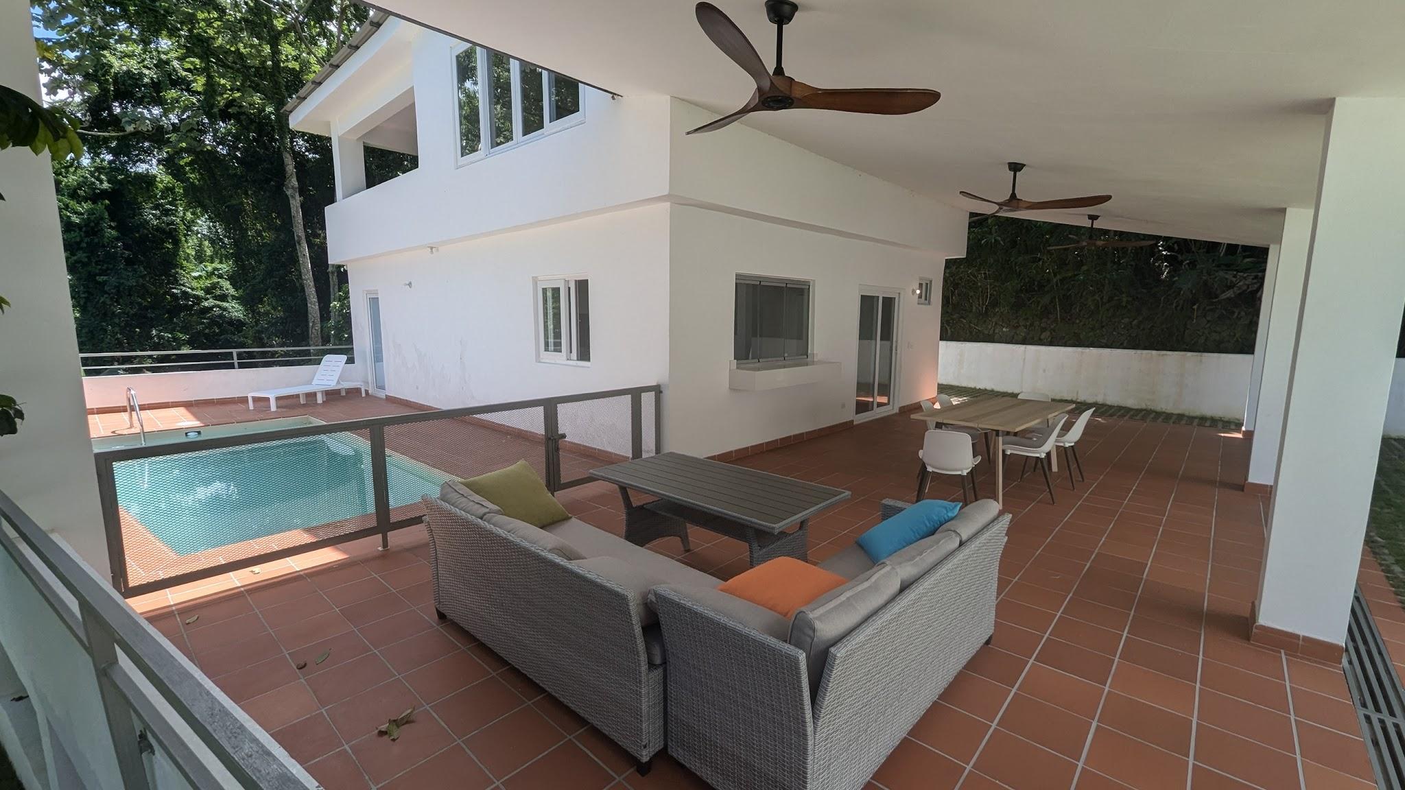 Terraza cubierta de la Villa Modelo Terminada